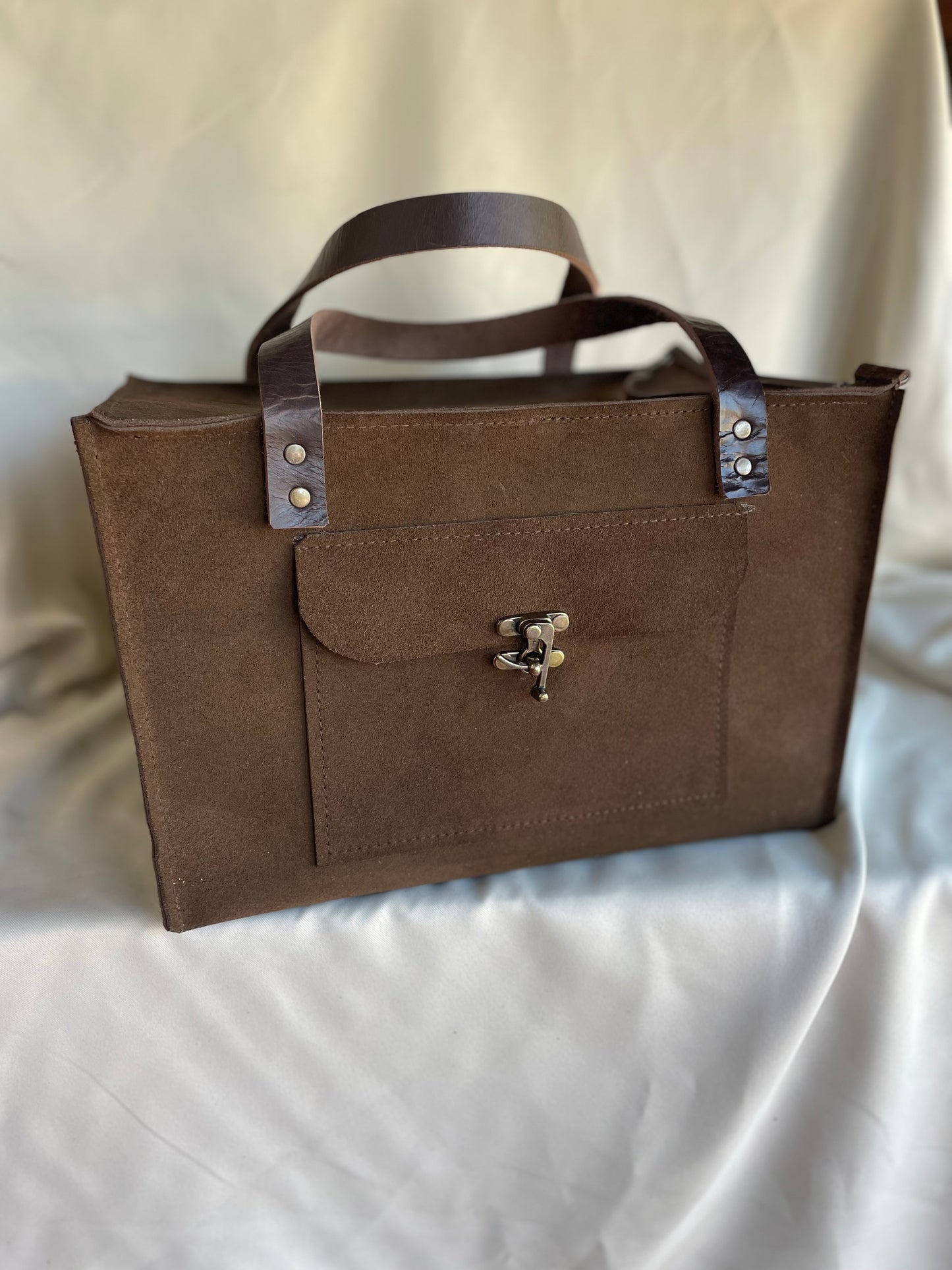 Closed Organiser's Case in Suede - Light Brown