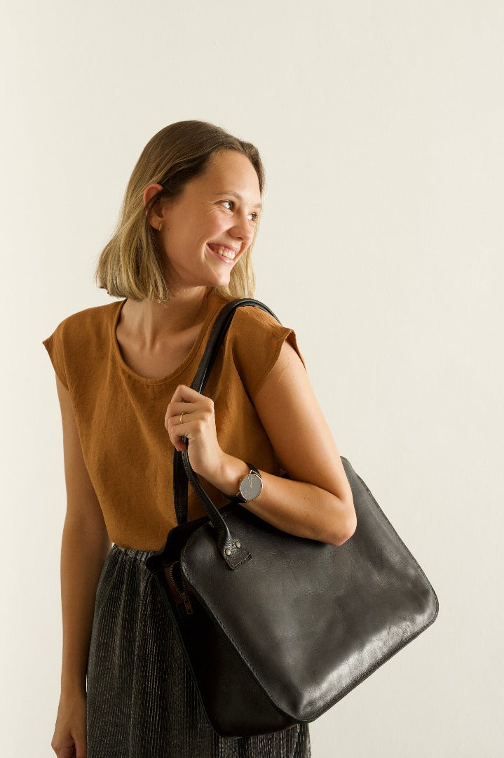 Leather sandra business bag in classic style