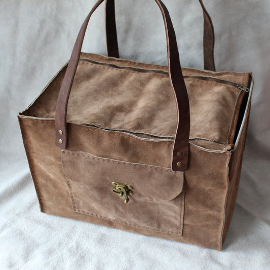 Closed Organiser's Case in Suede - Beige Tone