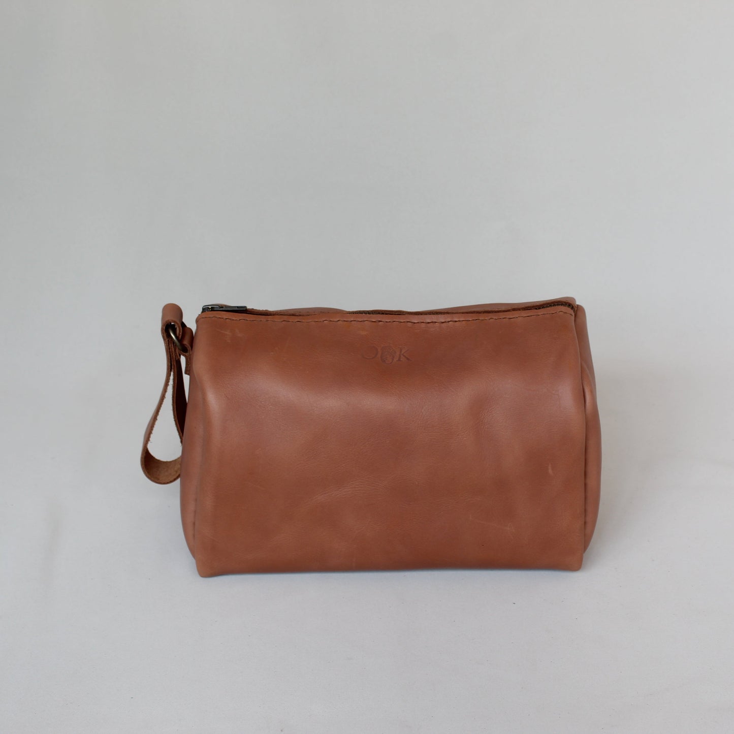 Leather Round Toiletry Bag - Tan
