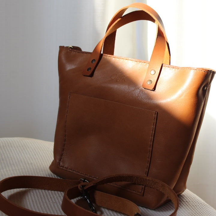 The jackie handbag in tan leather