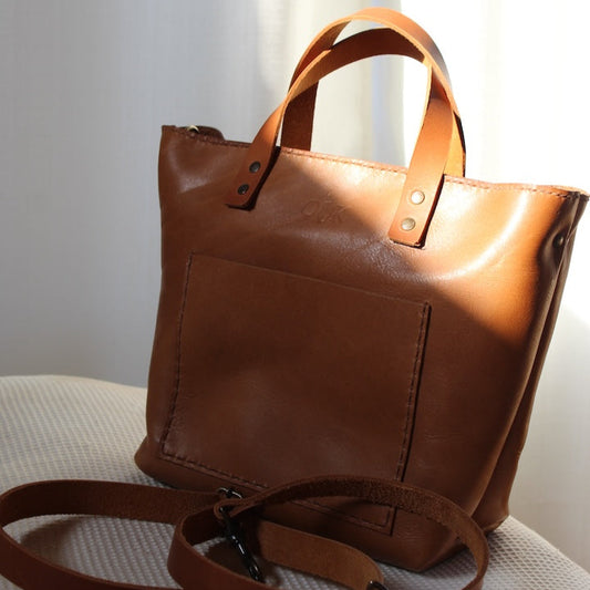 The jackie handbag in tan leather