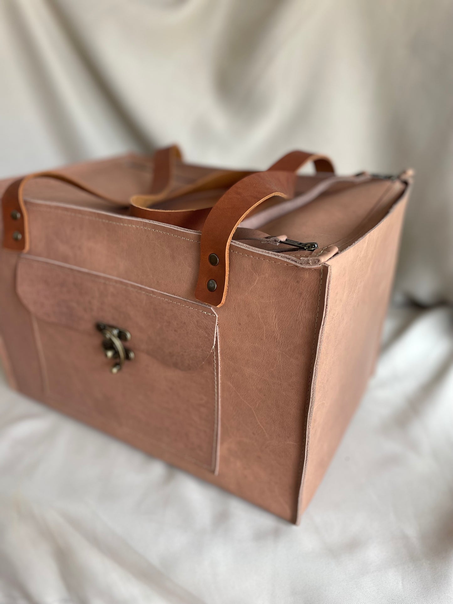 Closed Leather Organiser Case - Light Tan/Pinkish
