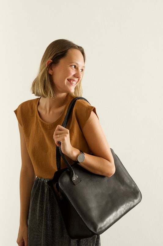 Leather sandra business bag in classic style