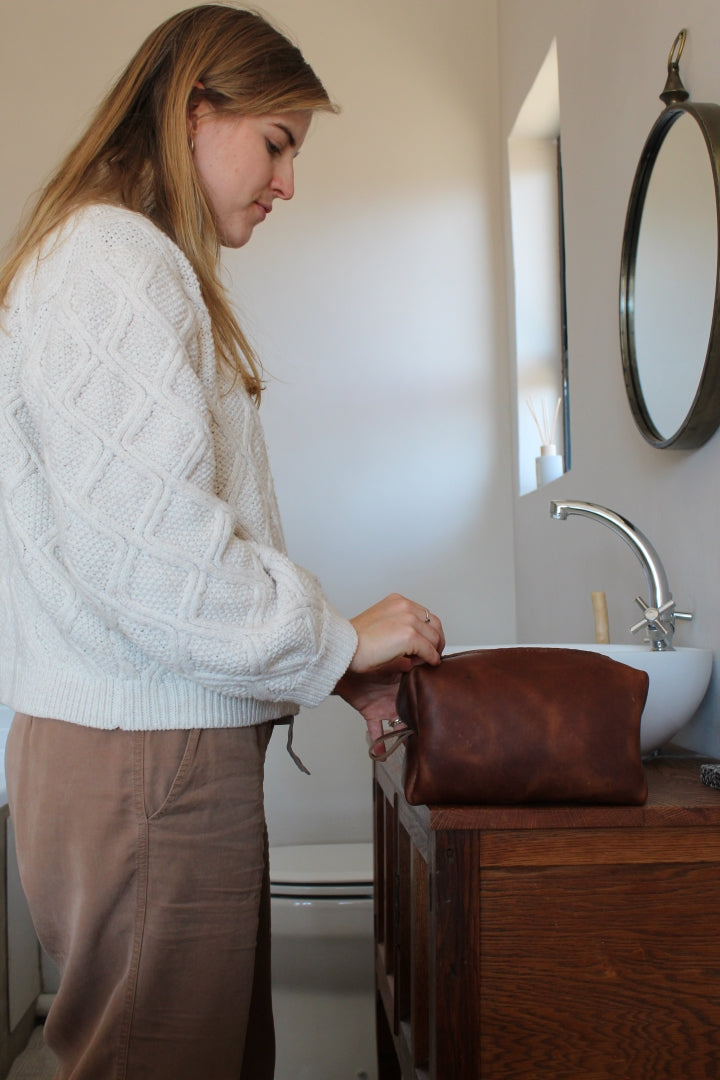 Leather toiletry bag 