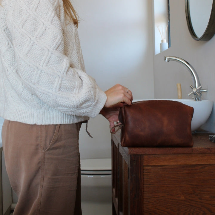 Leather toiletry bag 