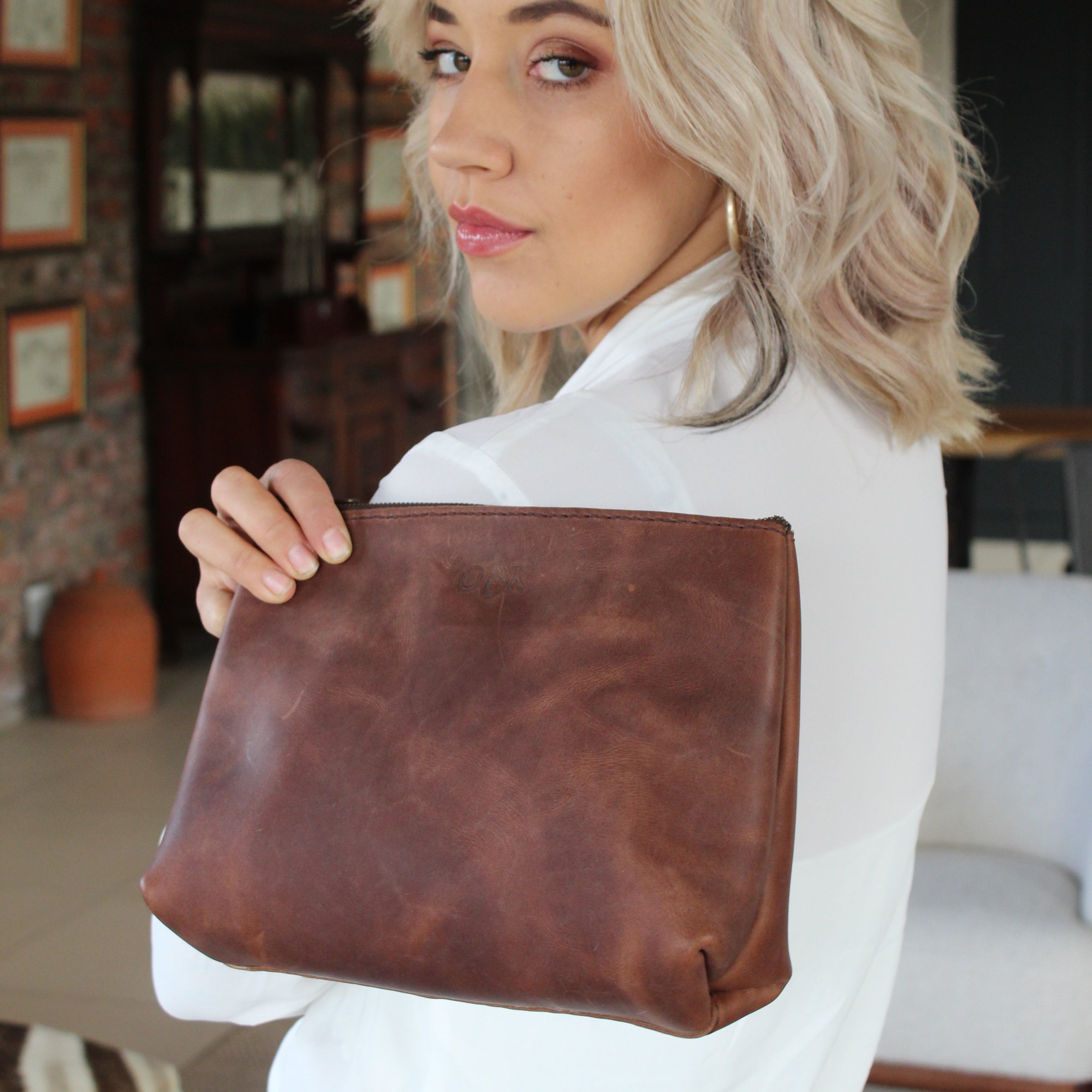 Large Leather Makeup Bag - Cognac