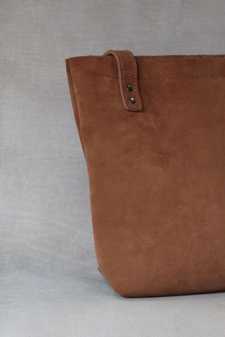 Tote bag in brown suede