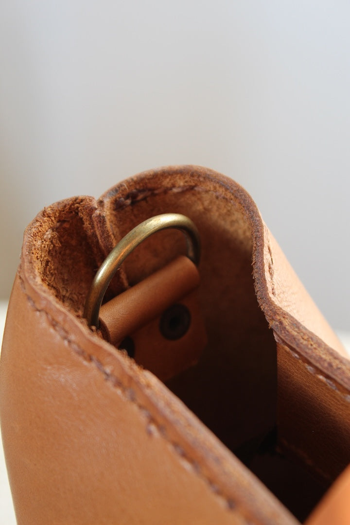 The jackie handbag in tan leather