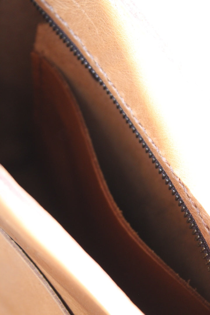 The jackie handbag in tan leather