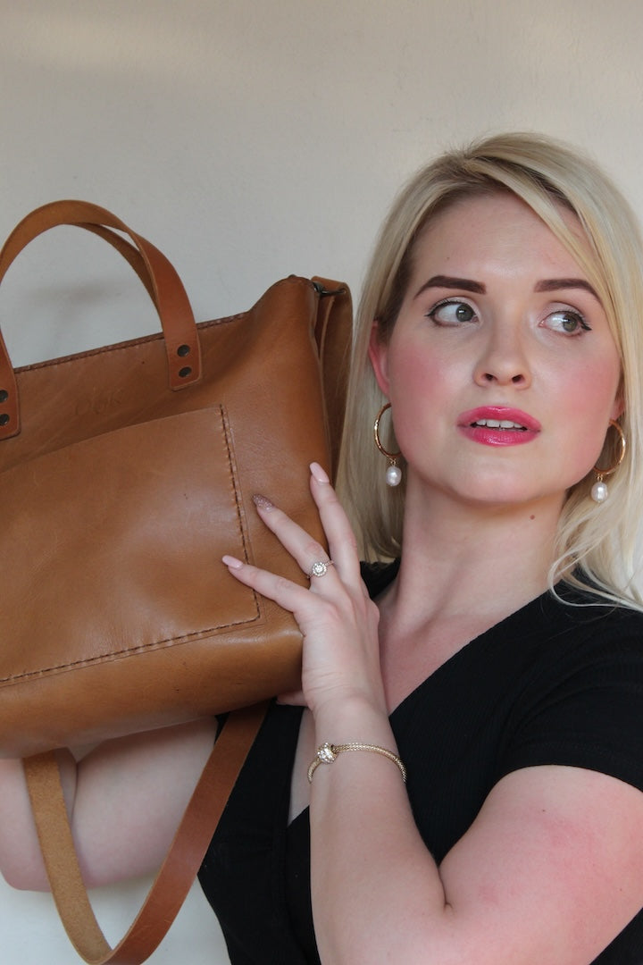 The jackie handbag in tan leather