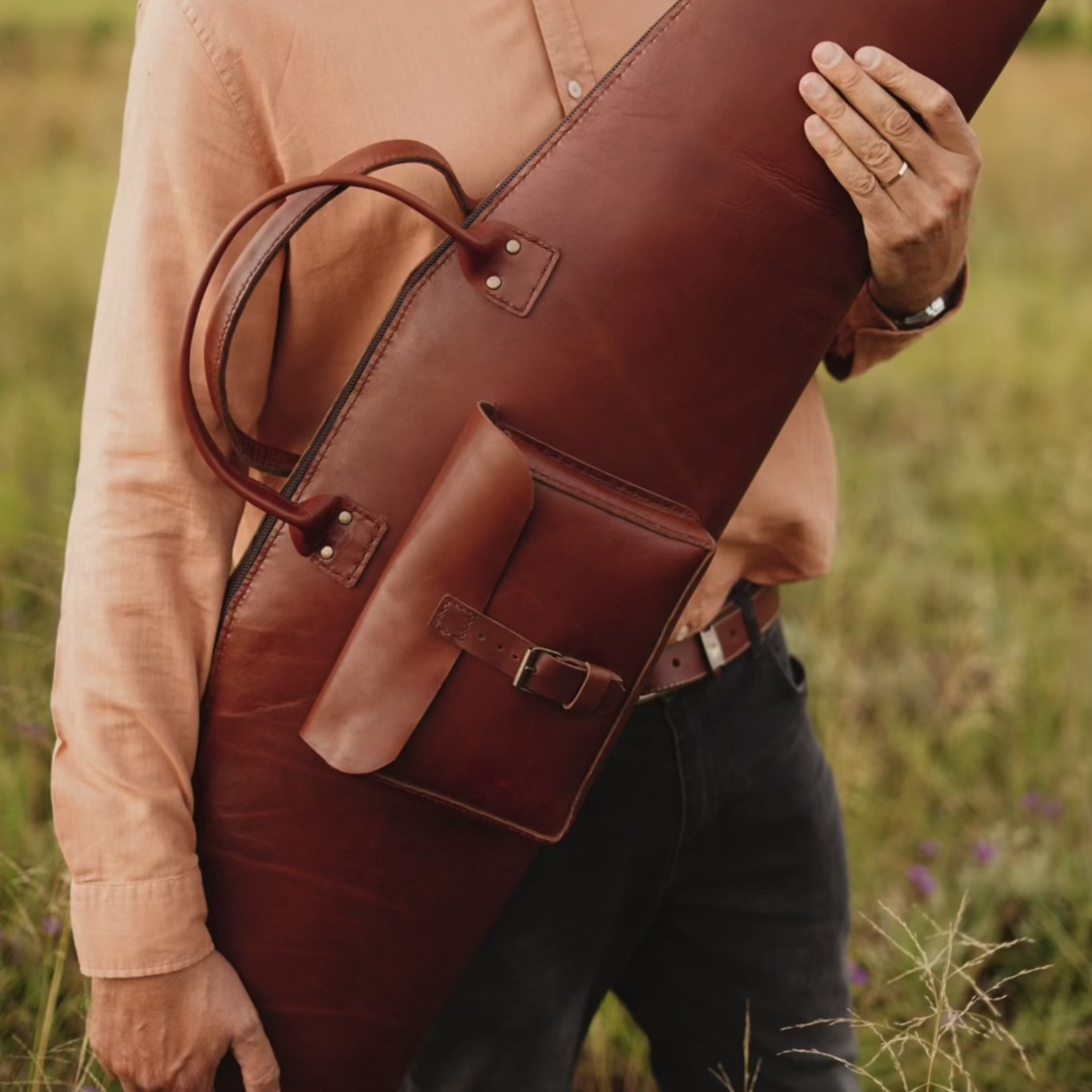 Rifle bag made with genuine full-grain leather in the colour mahogany.