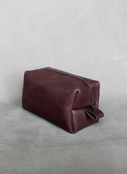 Box toiletry bag in genuine leather