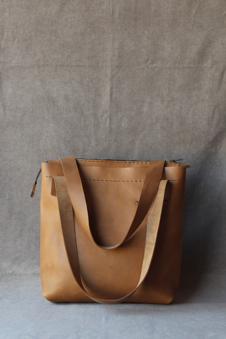 bow tote in tan