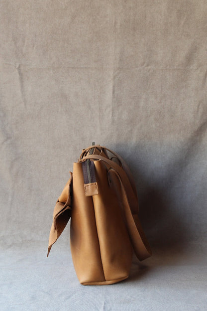 bow tote in tan