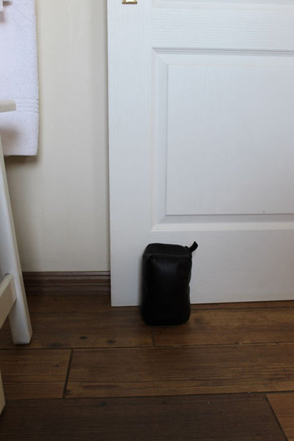 Doorstopper in black